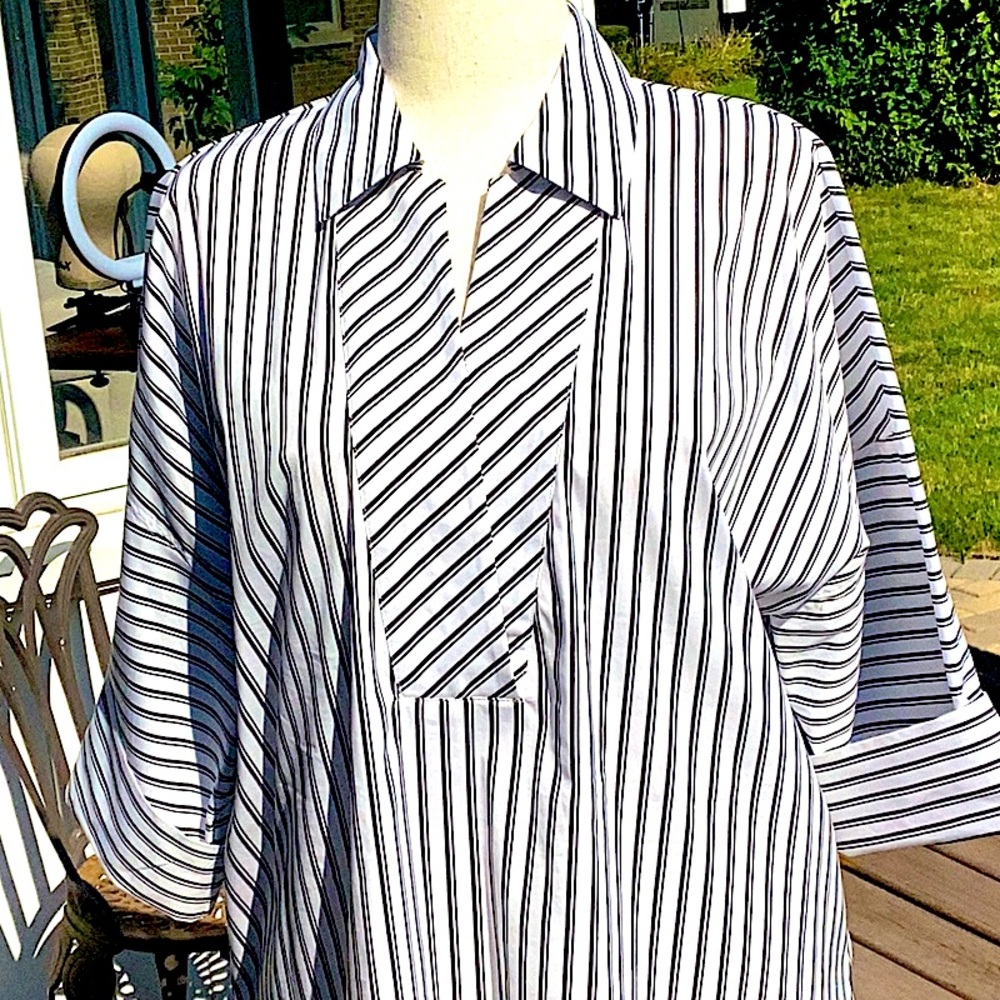 CHICO’S COLLAR NECK POP-OVER TOP STRIPED TOP. Size 2